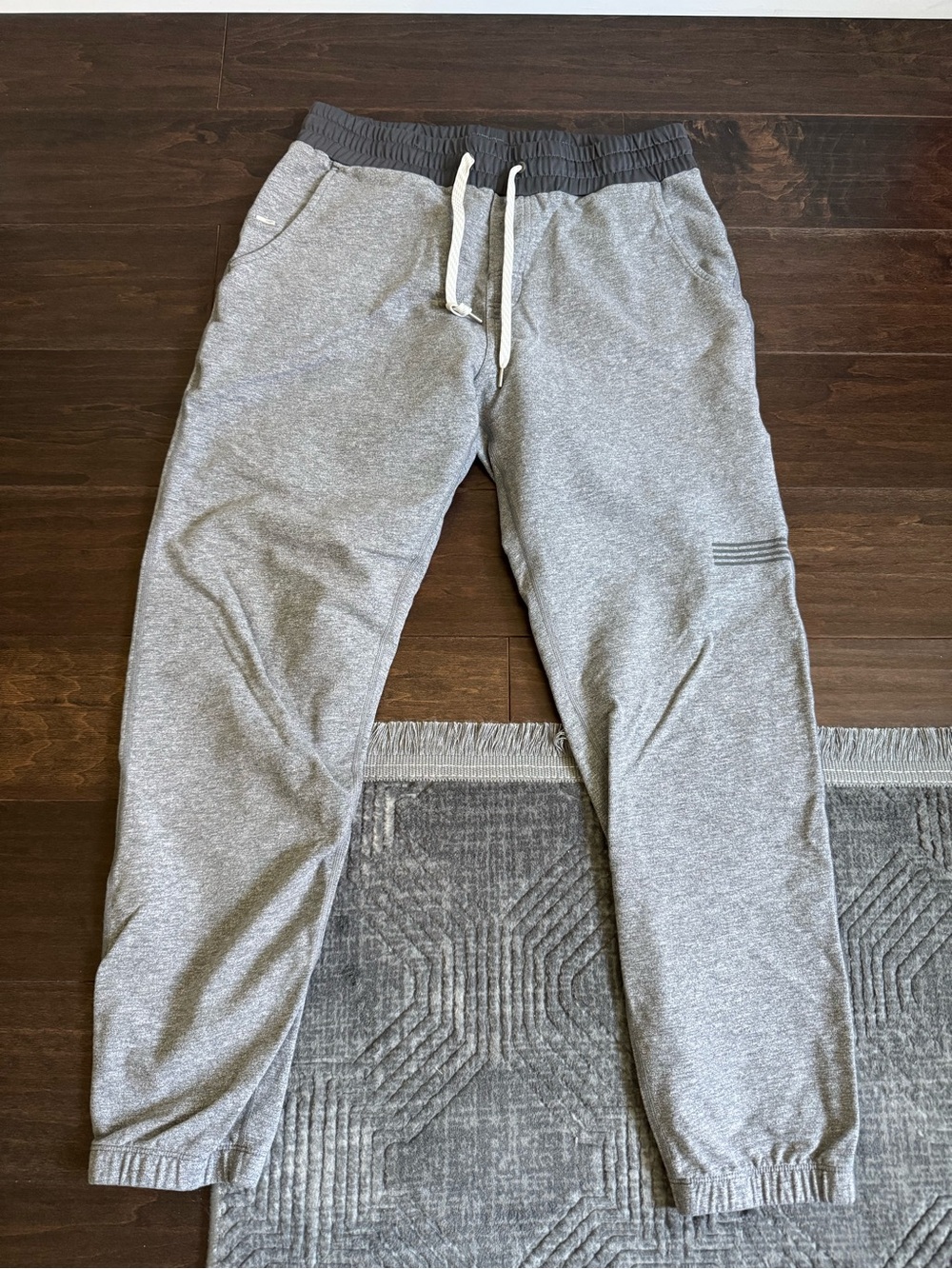 Vuori Balboa Men's Gray Drawstring Jogger Pants sz M Sweatpants